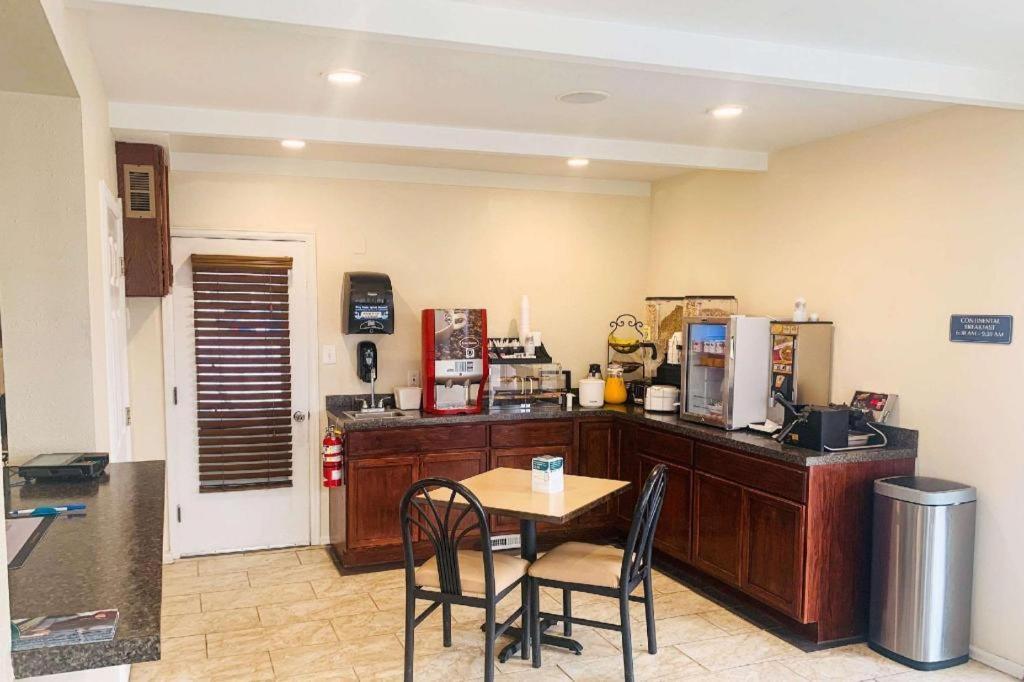 Rodeway Inn & Suites Sheridan Esterno foto